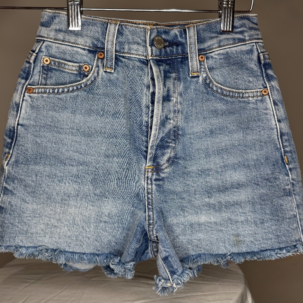 Aritzia - Denim Forum Hi-Rise Shorts - Size 23 (size XXS-XS)